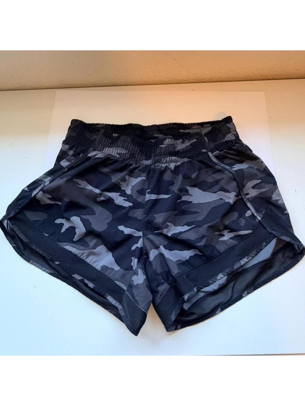 Athleta Printed Mesh Racer Run Shorts 4" in Black Gray Camo, Size XS